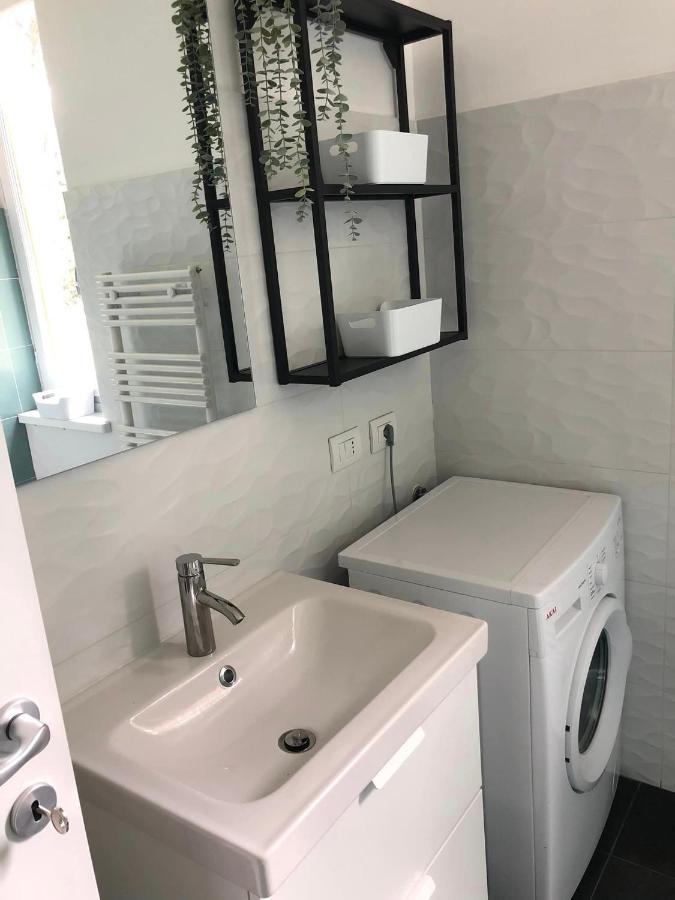 Casa Gaiani Villetta In Riva Al Lago Vista Mozzafiato Varano Borghi Dış mekan fotoğraf