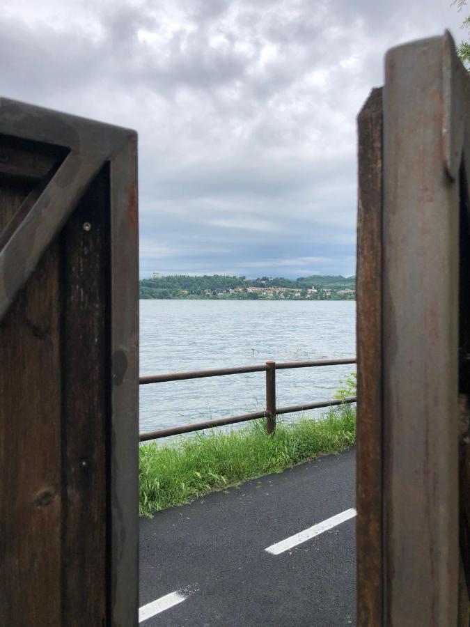 Casa Gaiani Villetta In Riva Al Lago Vista Mozzafiato Varano Borghi Dış mekan fotoğraf