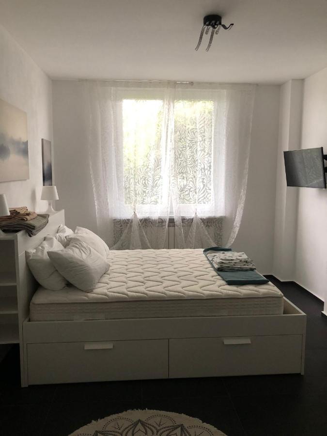 Casa Gaiani Villetta In Riva Al Lago Vista Mozzafiato Varano Borghi Dış mekan fotoğraf