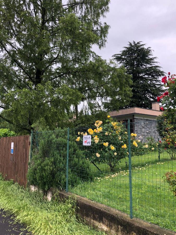 Casa Gaiani Villetta In Riva Al Lago Vista Mozzafiato Varano Borghi Dış mekan fotoğraf