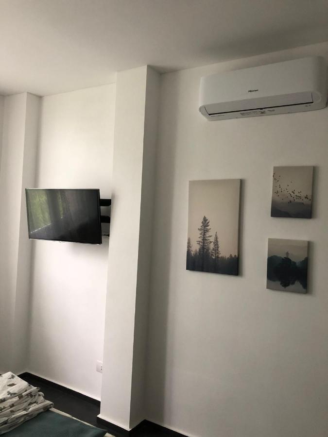 Casa Gaiani Villetta In Riva Al Lago Vista Mozzafiato Varano Borghi Dış mekan fotoğraf