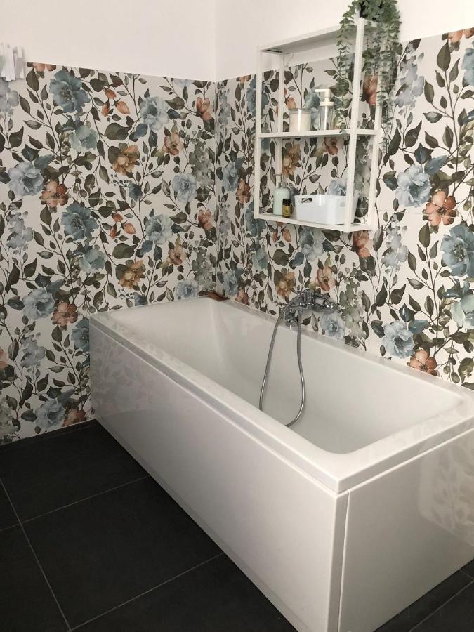 Casa Gaiani Villetta In Riva Al Lago Vista Mozzafiato Varano Borghi Dış mekan fotoğraf