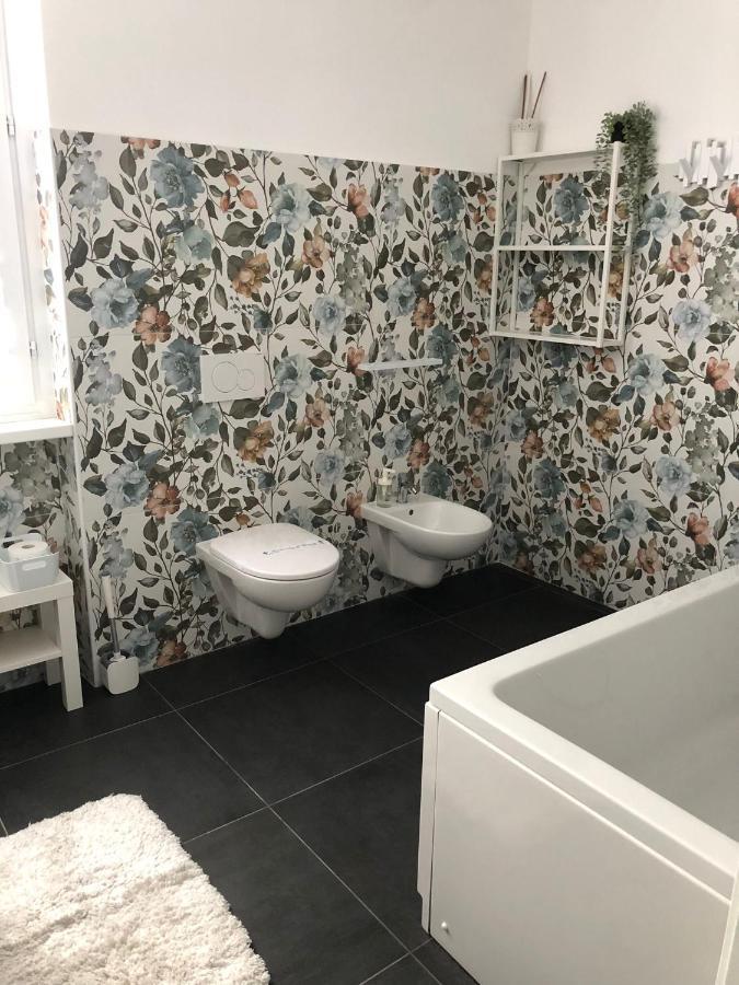 Casa Gaiani Villetta In Riva Al Lago Vista Mozzafiato Varano Borghi Dış mekan fotoğraf